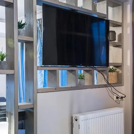 Nora's Daire Kalamata